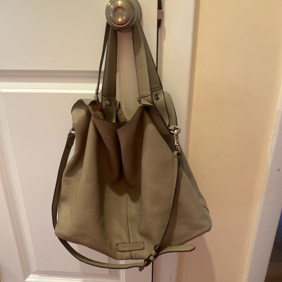Vince Camuto Handbags - Vince Camuto 100% Leather  bag